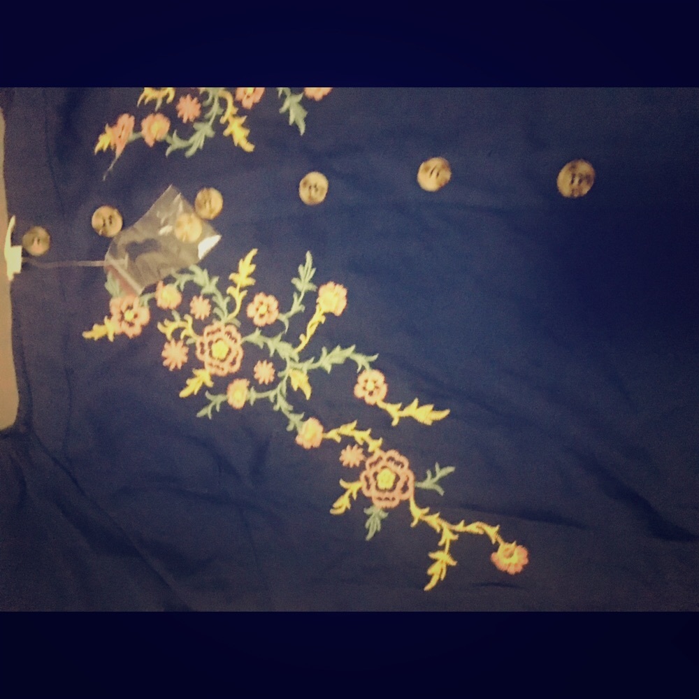 Shirt / - Picture 4 of 8